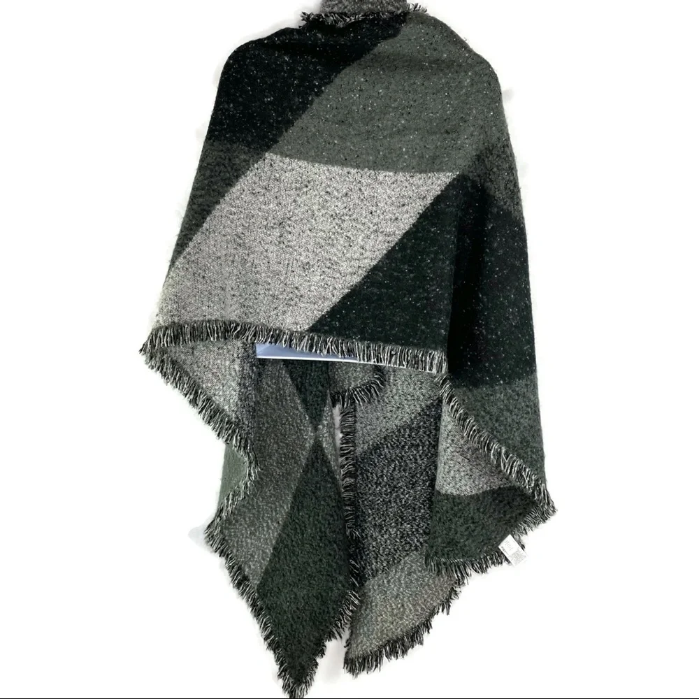Eddie Bauer Cozy Blanket Wrap Black, Green & Gray